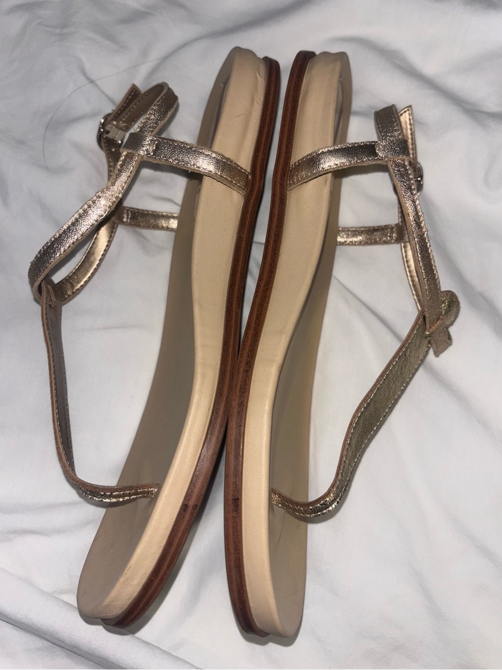 Sam Edelman 8 Gold Metallic Leather T Strap Thong Sandal Flip Flops Coastal Shoe - Picture 11 of 11